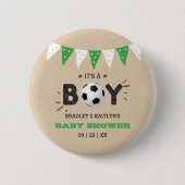 男の子だ!サッカーをテーマにした共同ベビーシャワー 缶バッジ (正面)