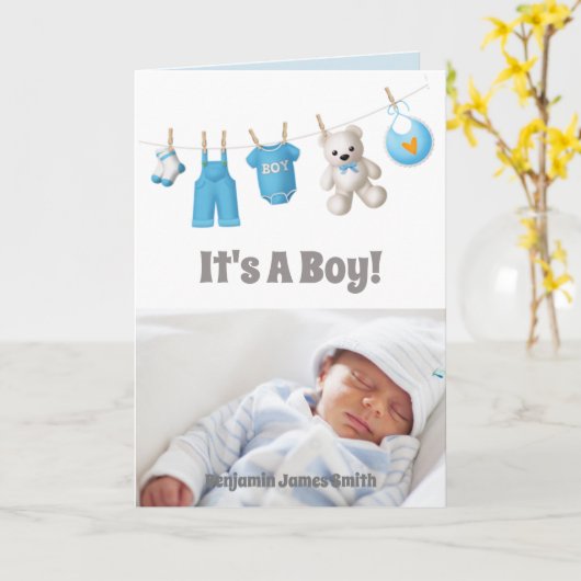 男の子だ!新生児 – 青いカスタム写真 カード (黄色い花)