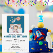 男の子と外のスペース、かわいいシンプル水彩誕生日 招待状