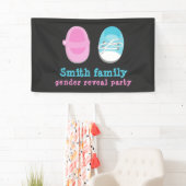 男の子と女の子のベビーシューズの性別が明らかになる 横断幕 (インサイチュ)