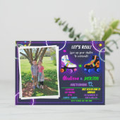 男の子と女の子の写真のためのローラー誕生日の招待 招待状 (スタンド正面)