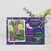 男の子と女の子の写真のためのローラー誕生日の招待 招待状 (スタンド正面)