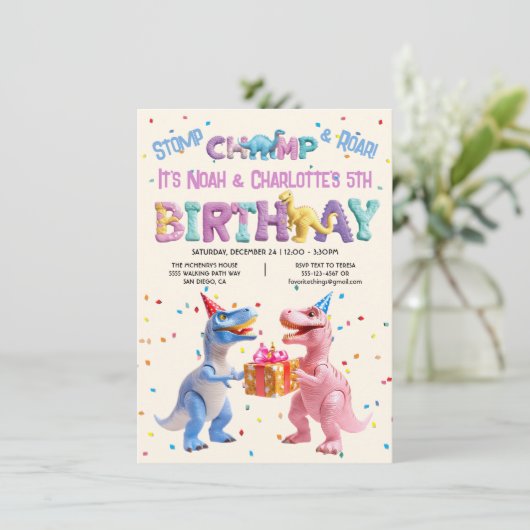 男の子と女の子の恐竜の誕生日パーティー 招待状 (スタンド正面)