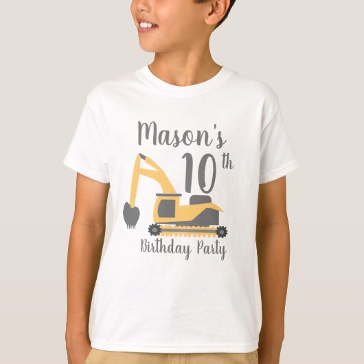 男の子のための建設パーティー 誕生日Tシャツ Tシャツ (正面)