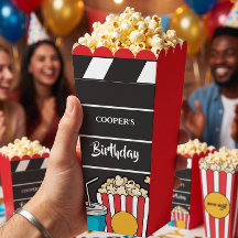 男の子のための映画鑑賞会の誕生日パーティー