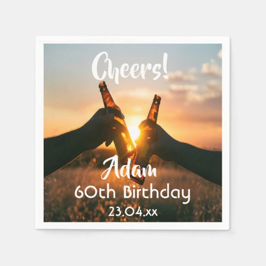 男の子のための60歳の誕生日パーティー応援ビール スタンダードカクテルナプキン (正面)