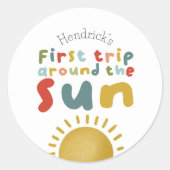 男の子ののまわりに最初の旅の太陽の最初の誕生日のお気に入り ラウンドシール (正面)