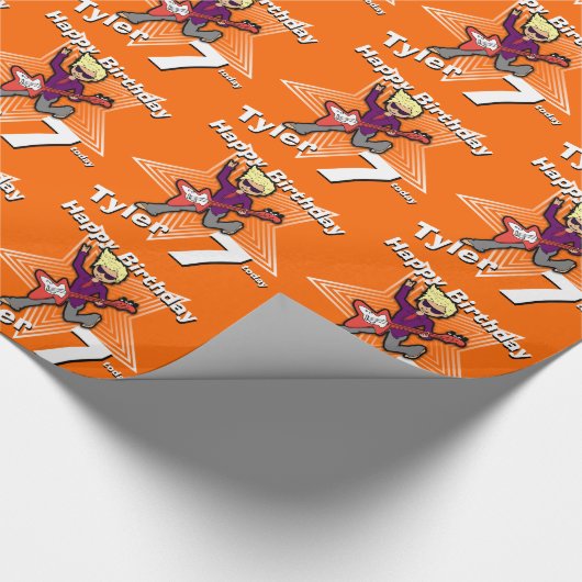 男の子のオレンジあなたの一流の第7誕生日のロックスターの覆い ラッピングペーパー (角)