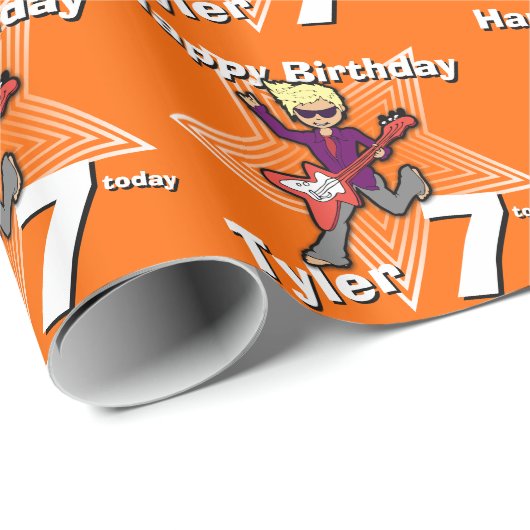 男の子のオレンジあなたの一流の第7誕生日のロックスターの覆い ラッピングペーパー (ロールコーナー)