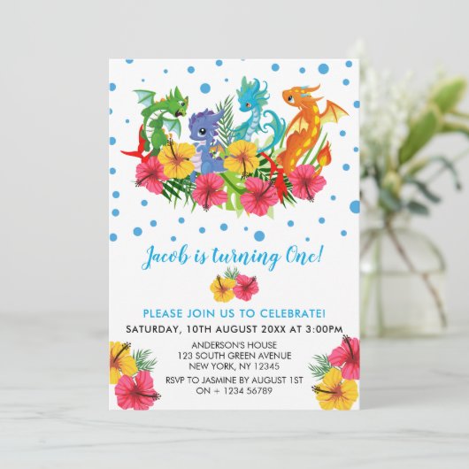 男の子のカラフルな恐竜の熱帯最初誕生日 招待状 (スタンド正面)