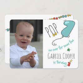 男の子のカラフルな手描きの最初誕生日の気球 招待状