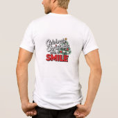 男の子のクリスマスを笑顔でお祝い トライブレンドTシャツ (裏面)