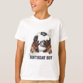 男の子のサッカーの誕生日パーティースシャツ Tシャツ (正面)