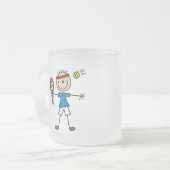 男の子のテニス選手のTシャツおよびギフト フロストグラスマグカップ (正面左)