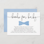 男の子のベビーシャワーの青いちょうネクタイはベビーのために予約します エンクロージャーカード (正面/裏面)