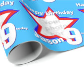 男の子の一流の年齢はあなたの写真の星パターンを加えます ラッピングペーパー (ロールコーナー)