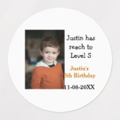 男の子の写真の名前の日付で5歳の誕生日ゲモダンーム ラベル (デザイン2)