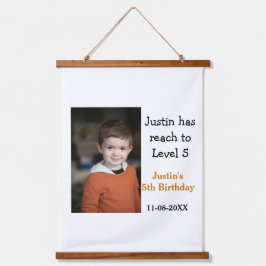 男の子の写真の名前の日付で5歳の誕生日ゲモダンーム 吊り下げ型タペストリー