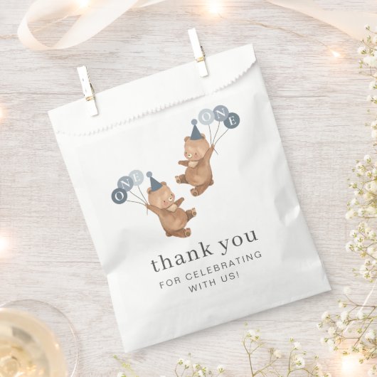 男の子の双子 – クマパーティー帽子 – 1歳の誕生日 フェイバーバッグ (クリップ留めされた状態)