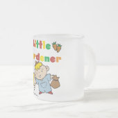 男の子の小さい庭師のTシャツおよびギフト フロストグラスマグカップ (正面右)