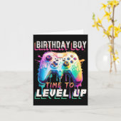 男の子の時間レベルアップビデオゲームの誕生日パーティーボーイ カード (黄色い花)