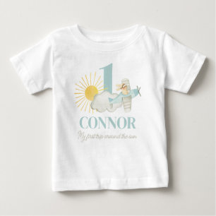 男の子の最初ののまわりに旅行ザ太陽飛行機1st誕生日 ベビーTシャツ