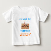 男の子の最初の誕生日の装パーソナライズされた置 – 名前 ベビーTシャツ (正面)