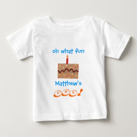 男の子の最初の誕生日の装パーソナライズされた置 – 名前 ベビーTシャツ (正面)