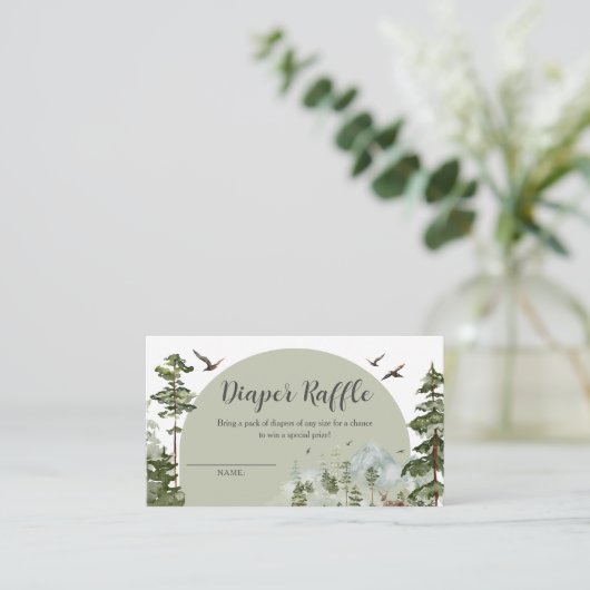 男の子の松の木の森の赤ちゃんシャワーおむつラッフル エンクロージャーカード (スタンド正面)