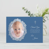 男の子の洗礼写真 クラシック ブルー グレー 花輪 サンキューカード (スタンド正面)