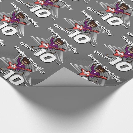 男の子の灰色の名前の第10誕生日のロックスターの覆い ラッピングペーパー (角)