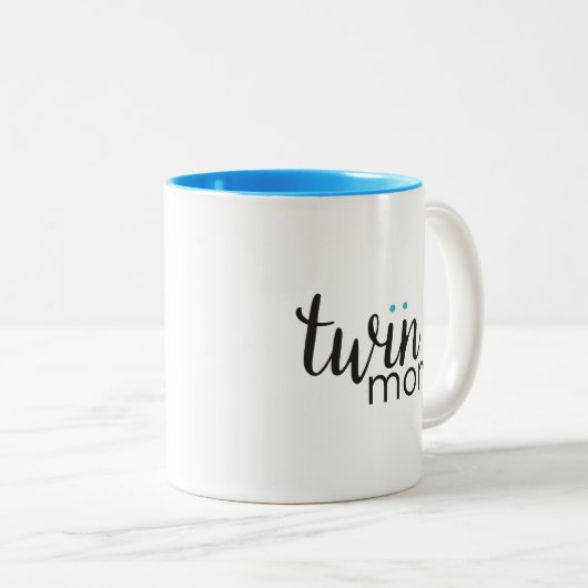 男の子の男の子の双生児のお母さんのマグ ツートーンマグカップ (正面右)