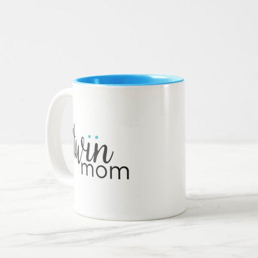 男の子の男の子の双生児のお母さんのマグ ツートーンマグカップ (正面左)