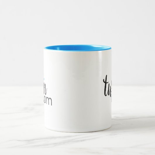 男の子の男の子の双生児のお母さんのマグ ツートーンマグカップ (中央)