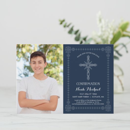 男の子の確認の招待状-十字が付いている写真 招待状 (スタンド正面)