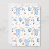 男の子の秋服の小さなかぼちゃの赤ちゃんシャワー 招待状 (裏面)