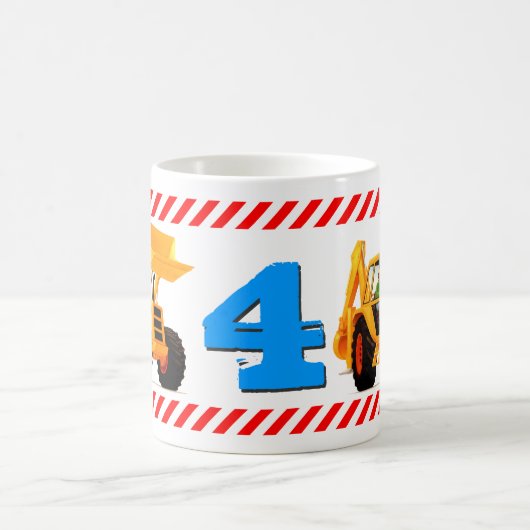 男の子の第4誕生日の黄色い坑夫 コーヒーマグカップ (中央)