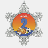 男の子の誕生日スポーツボール スノーフレークピューターオーナメント (正面)