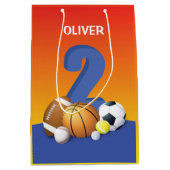 男の子の誕生日スポーツボール ミディアムペーパーバッグ (正面)