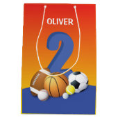 男の子の誕生日スポーツボール ミディアムペーパーバッグ (裏面)