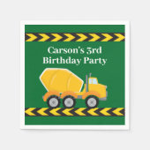 男の子の誕生日パーティカスタムーグリーントラックキッズ スタンダードカクテルナプキン (正面)