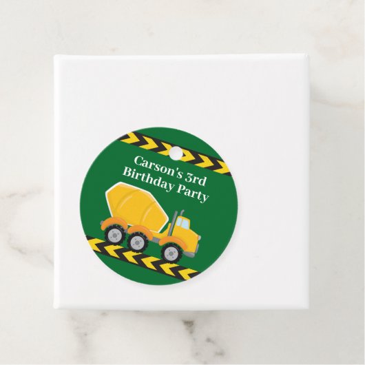 男の子の誕生日パーティカスタムーグリーントラックキッズ フェイバータグ (インサイチュ)