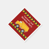 男の子の誕生日パーティカスタムーレッドダンプトラックキッズ スタンダードカクテルナプキン (角)