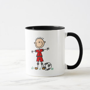 男の子の赤い均一サッカーのTシャツおよびギフト マグカップ