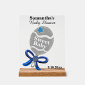男の子の赤ちゃんシャワーシルバーブルーラトル アクリルサイン (正面)