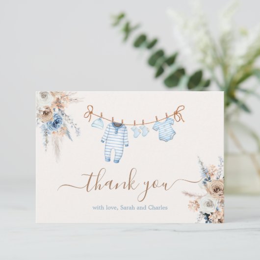男の子の赤ちゃん服ベビーシャワーサンキューカード サンキューカード (スタンド正面)
