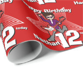 男の子の赤の名前12th誕生日ロックスターラップ ラッピングペーパー (ロールコーナー)