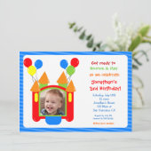 男の子の跳ね上がりの家の写真の誕生日の招待状 招待状 (スタンド正面)