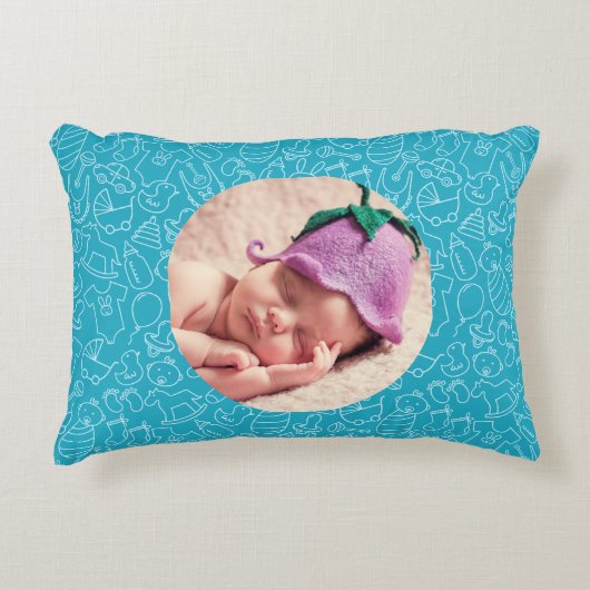 男の子の青い赤ん坊のシャワーのイメージパーソナライズされた アクセントクッション (正面)