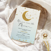男の子の青い金ゴールド私たちは月の赤ちゃんシャワーの上にいる 招待状